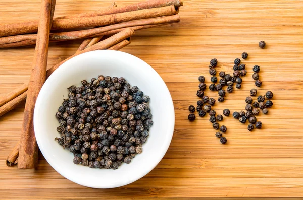 depositphotos_78857640-stock-photo-black-pepper-and-cinnamon